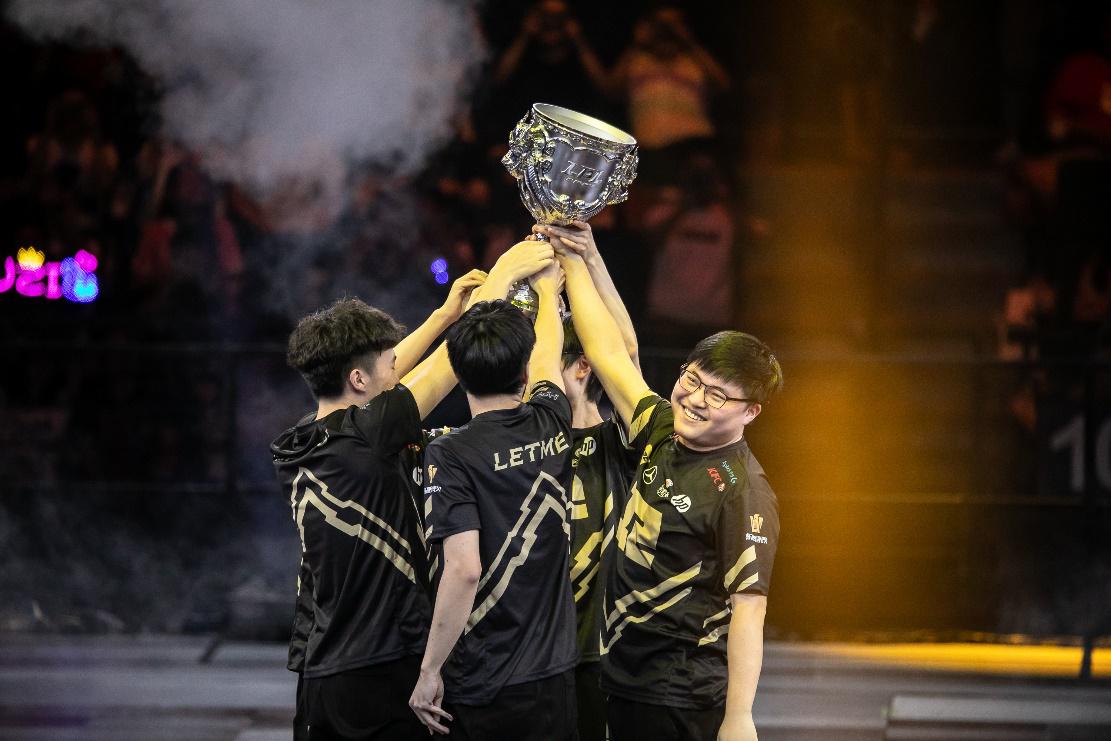 爱游戏免费直播 - Uzi巅峰对决,Karsa与50激战湖人分钟,惊险取胜胜负难料!