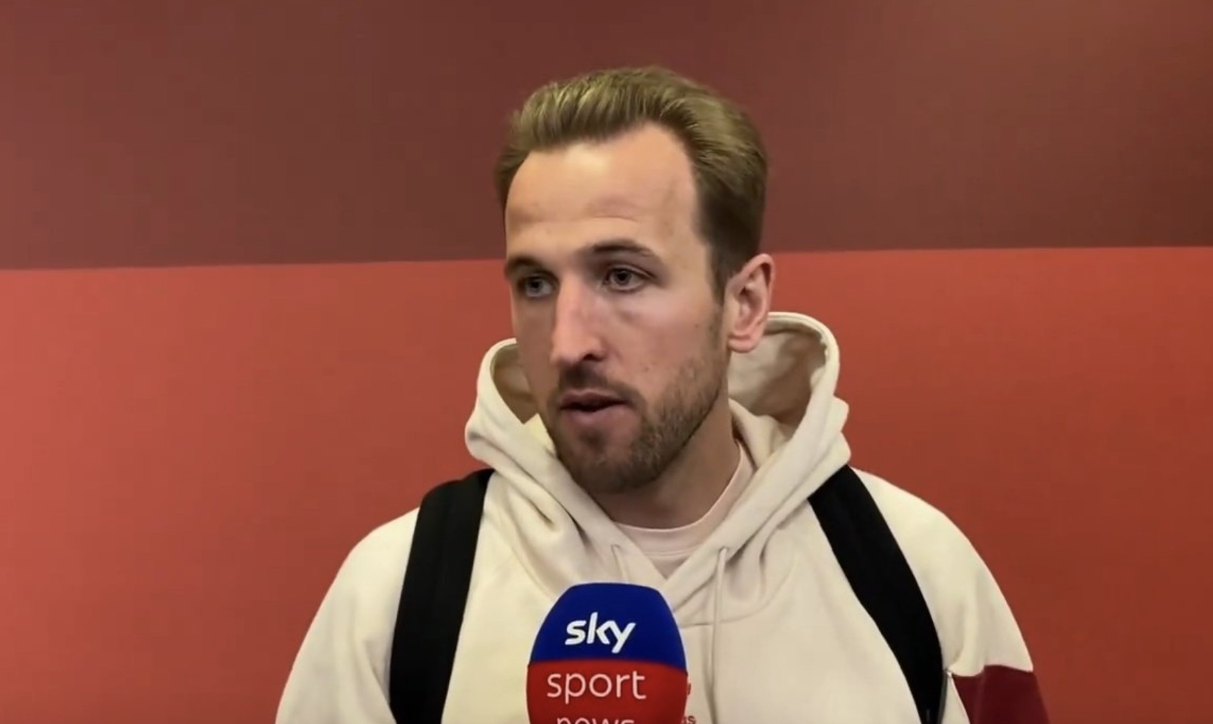 爱游戏电子 - 凯恩回归赛场，出色防守首场状态亮眼，SKT观众沸腾！