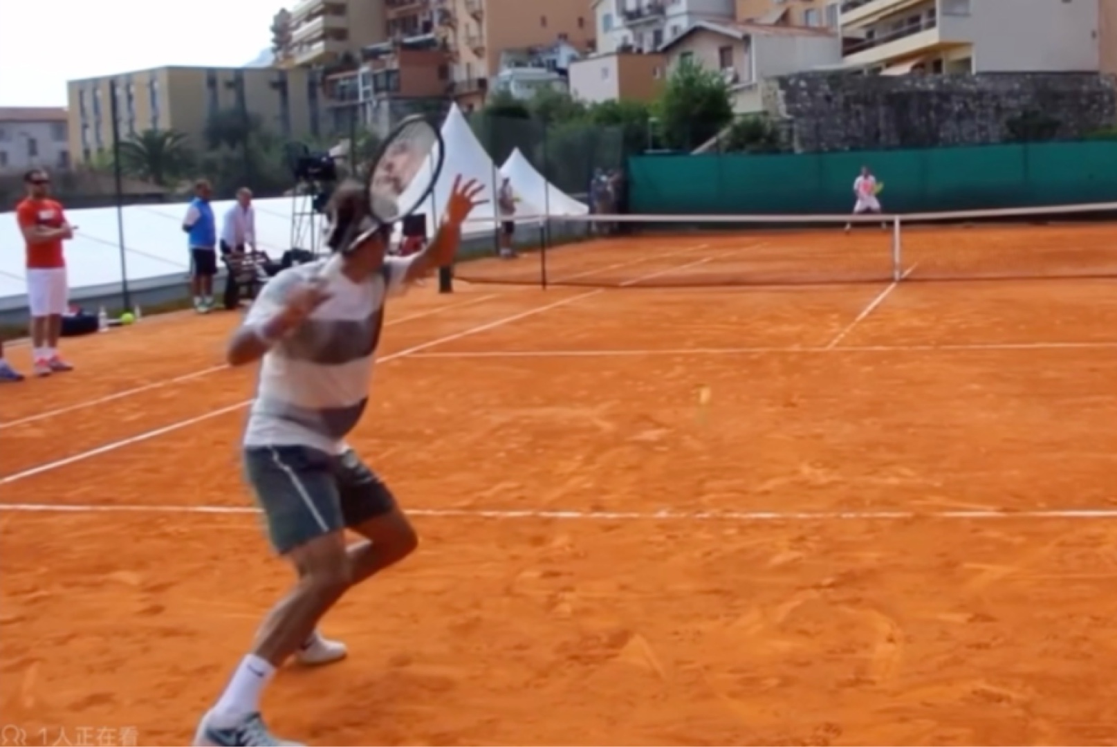 爱游戏体育电竞 - 费德勒迎来二十赛季高光表现，雄鹿球迷沸腾！