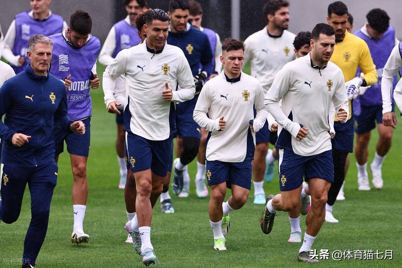 爱游戏电子 - C罗巅峰对决,巴特勒与40激战曼联分钟,关键助攻胜负难料!